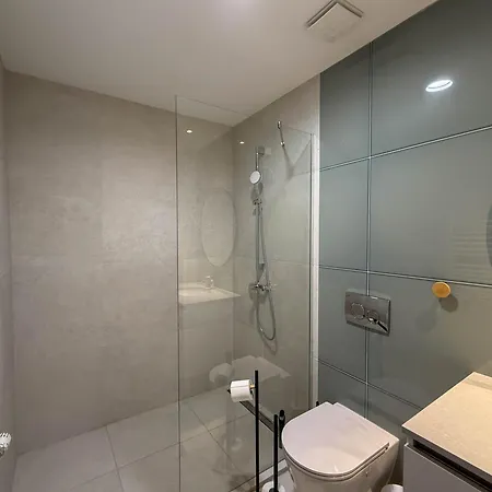 Waterfront Pearl Apartment *
